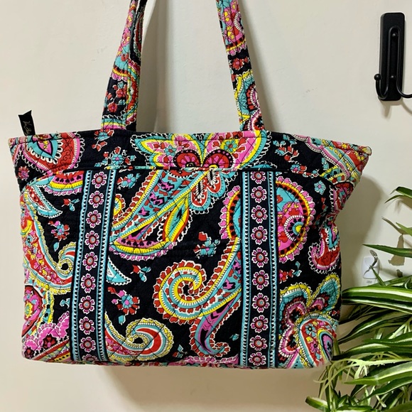 Vera Bradley Handbags - ❤️Vera Bradley Parisian 6 Pocket Paisley Tote